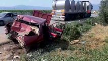 İzmir'de tır, otomobili 25 metre sürükledi: 3 yaralı