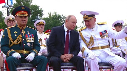 Putin enaltece poderio militar da Rússia