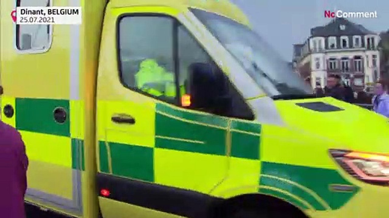 Belçika'nın Namur ve Dinant kentleri sele teslim oldu