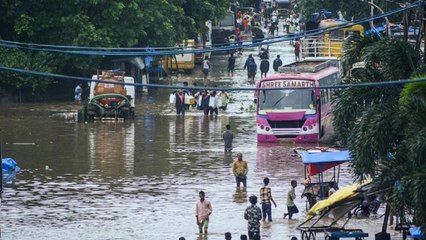 Video herunterladen: Heavy rains and flood wreaking havoc in these states