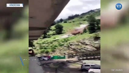 Yamaçtan Yuvarlanan Kayalar Köprü Yıktı: 9 Ölü