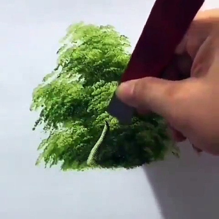 Ressamın çizdiği ağacın gövdesini tamamladığı harika görüntüler