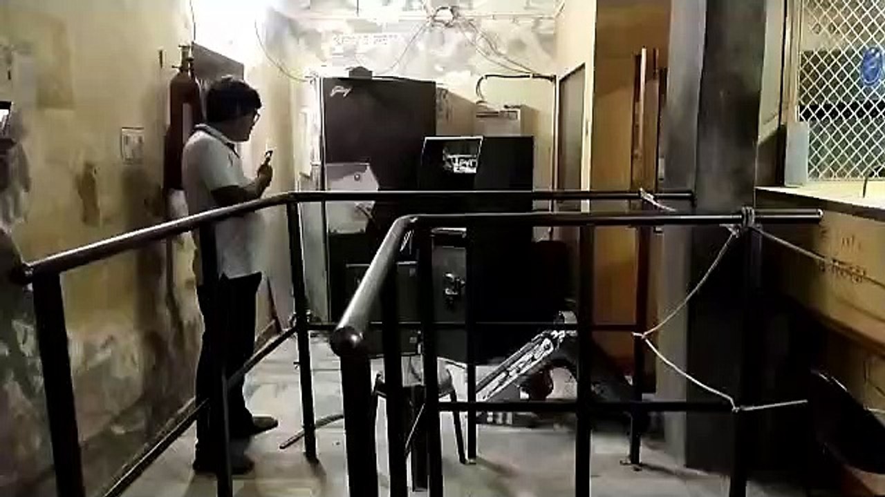 बैंक में घुसे चोर, रुपए नहीं मिले तो सिक्के चुराए