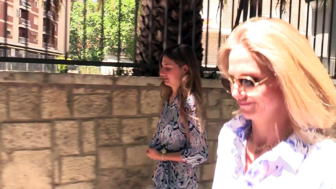 Genoveva Casanova confirma que Cayetano Martínez de Irujo está "mucho mejor"