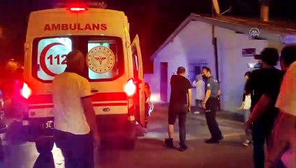 İSTANBUL - Sultanbeyli'de trafik kazasında 2 kişi yaralandı