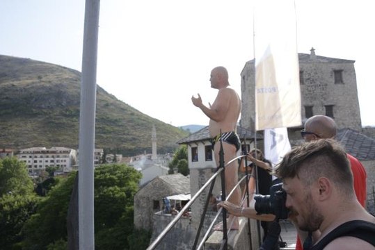 Son dakika haber! Bosna Hersek'te 455. Geleneksel Mostar Köprüsü Atlayışları yapıldı