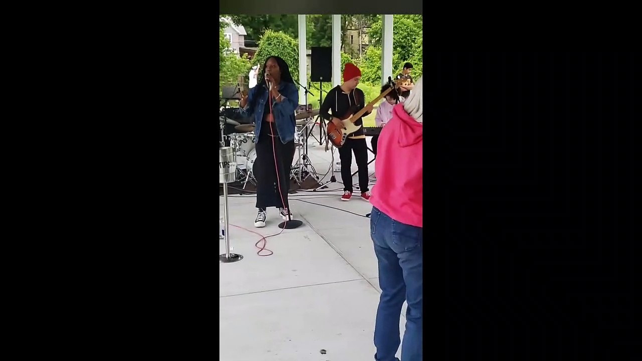 Valerie - Amy Winehouse Cover - Sample The Cat (Live at the July 3rd Westside Block Party)