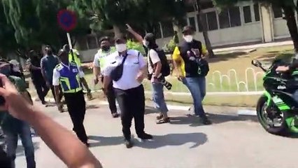 Contract doctors stage walkout in Ipoh