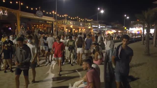 La mayoría de comunidades aumentan las restricciones para tratar de controlar los contagios