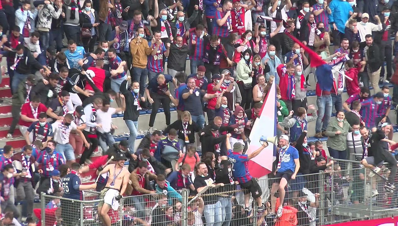 L'explosion de joie du Stade Michel d'Ornano lors du premier but de la saison marqué par Alexandre Mendy