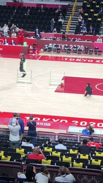 Un robot japonais marque des paniers à 3pts et du milieu du terrain