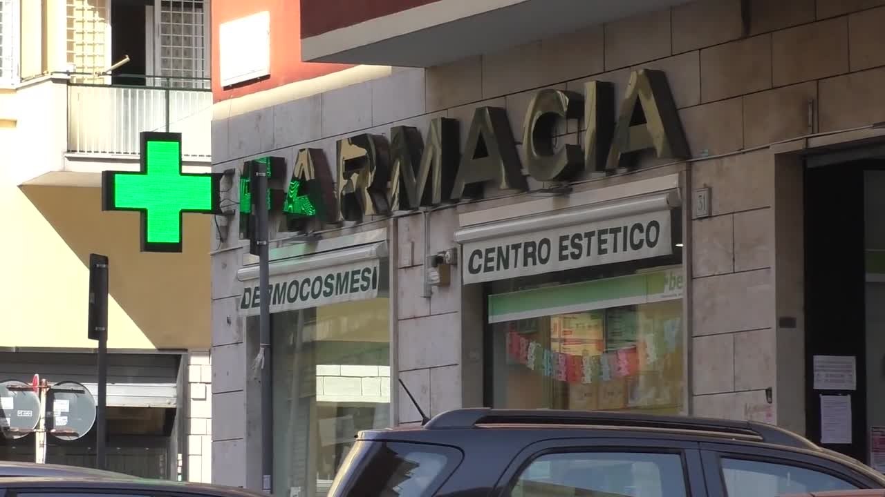 Assalto a farmacie per green pass, "non siamo stamperie"