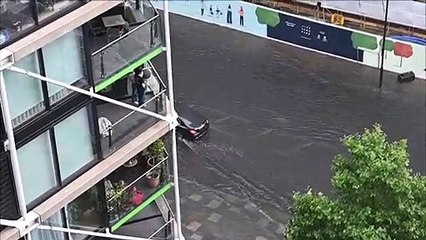 فيضانات في شوارع لندن مع توالي العواصف