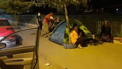 Osmaniye Düziçi'nde art arda yaşanan depremler nedeniyle halk geceyi sokakta geçirdi