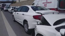 Pendik'te zincirleme trafik kazasında 2 kişi yaralandı