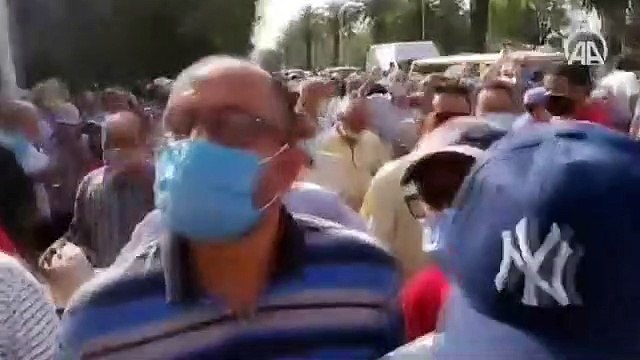 Tunus polisinden darbe karşıtlarına müdahale görüntüleri