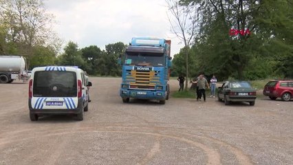 Park halindeki 2 TIR'ın aküleri çalındı