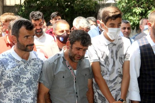 Küçük Muhammet serinlemek için girdiği gölde can verdi! Ayakta duramayan babanın görüntüsü yürek dağladı