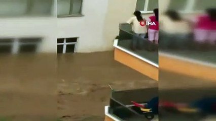 Artvin'de can pazarı! Selden ip yardımıyla kurtuldu