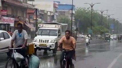 शहर में दिन भर बना रहा बादल-बारिश का मौसम