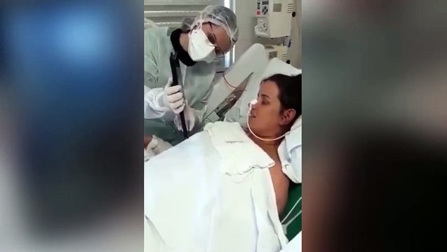 Mãe vê filho pela primeira vez através de videochamada