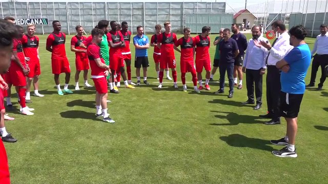 Sivas Valisi’nden, Sivasspor’a UEFA maçı öncesi baklava dopingi