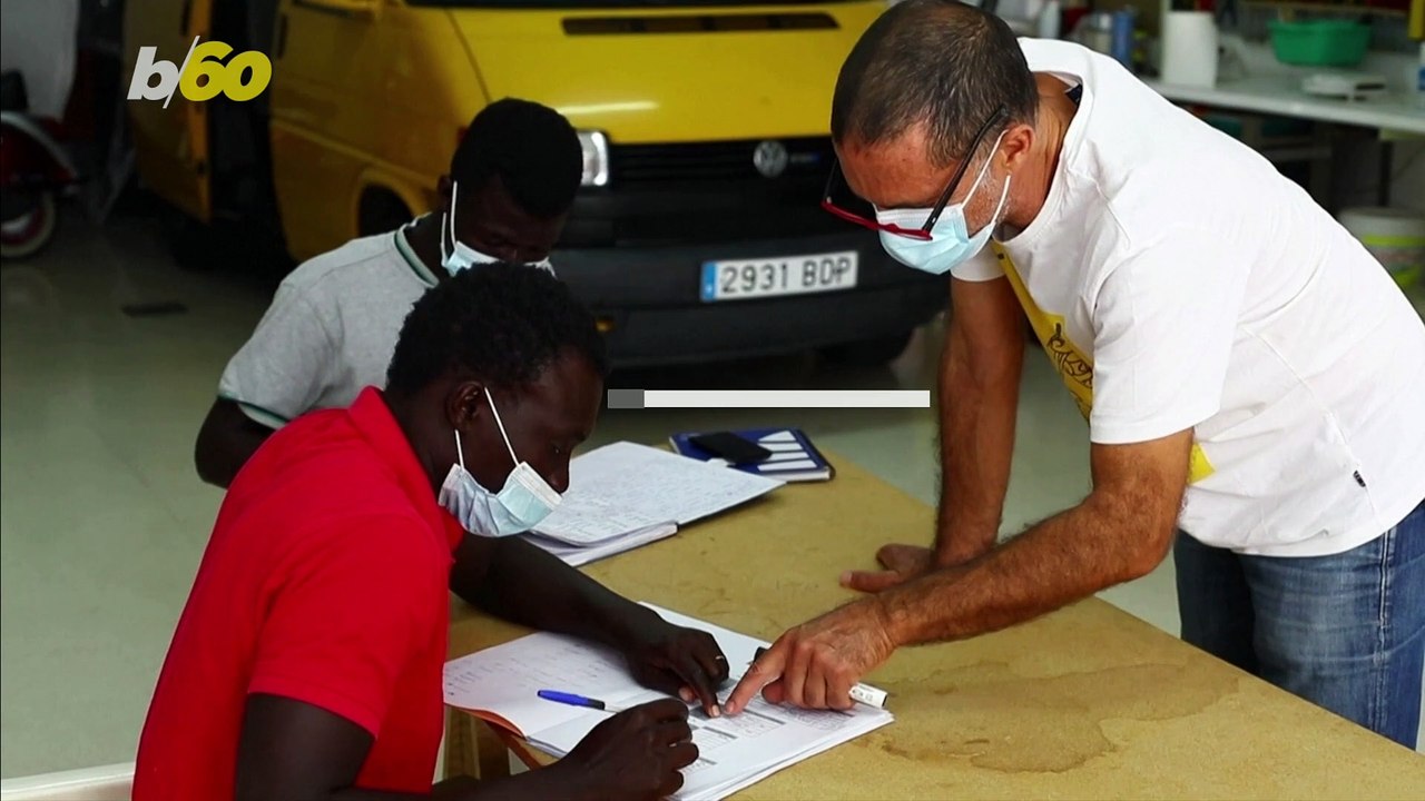 Meet the Spanish Man Who Turned His Garage Into a Free Language School for Migrants