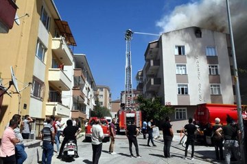 ÇORLU'DA 5 KATLI APARTMANDA YANGIN