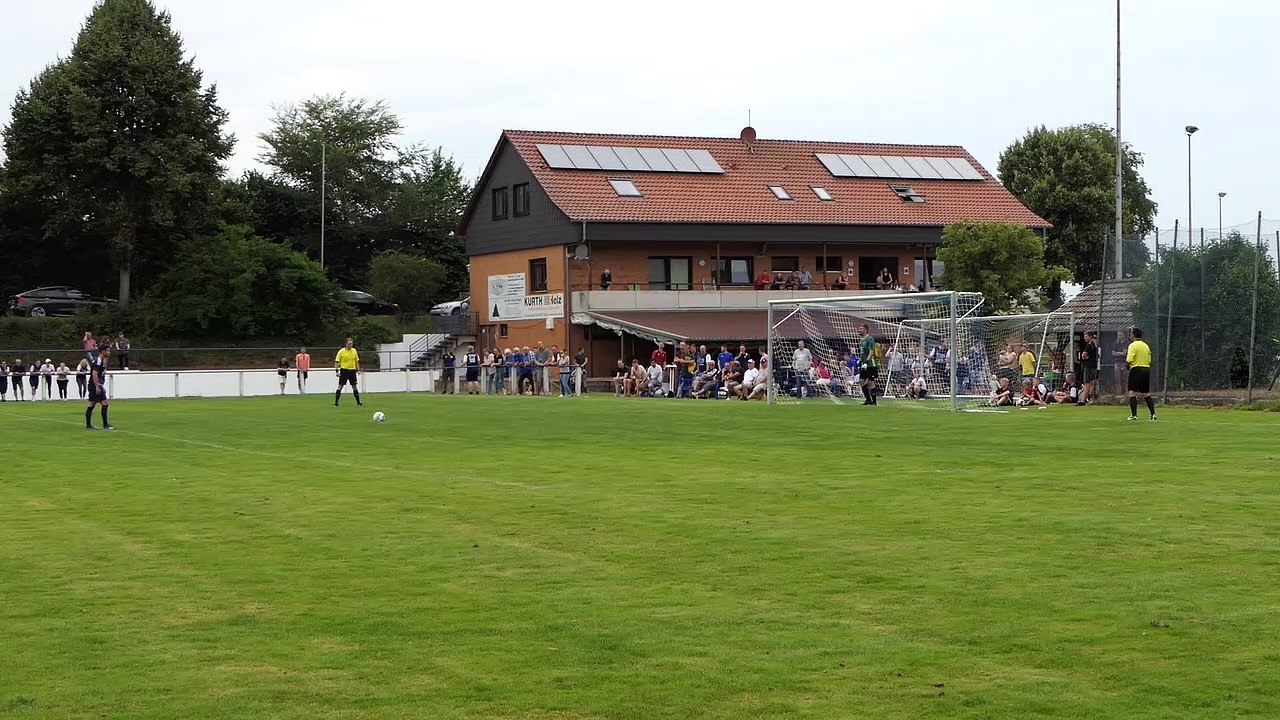 8. Elfmeter: Kevin Becker (Seulingen) trifft zum 5:3 gegen Wolfhagen