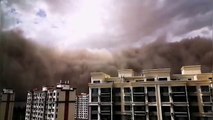 Impresionante tormenta de arena que cubre una ciudad entera en China