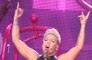 Pink se ofrece a pagar la multa de la selección noruega de balonmano playa que se negó a jugar en bikini