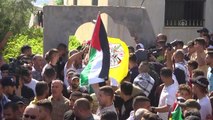 İsrail askerleri tarafından vurularak hayatını kaybeden Filistinli gencin cenaze töreni