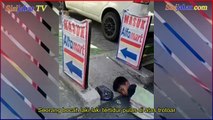 Bocah Tidur Pulas di Trotoar Berselimut Karung, Netizen Colek Ridwan Kamil dan Mensos Risma