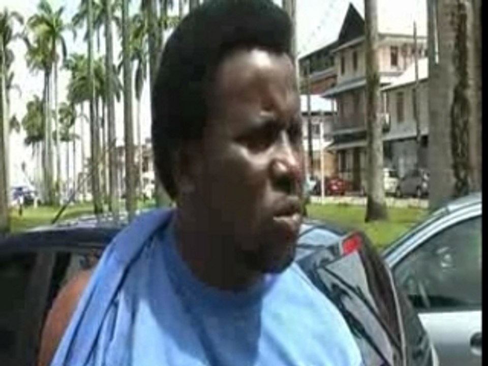 !! violences policières quand sarkozy part en Guyane !!
