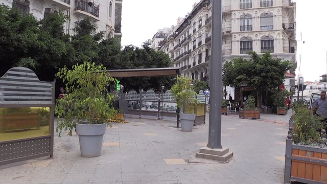 CEZAYİR - Kovid-19 önlemleri kapsamında sokağa çıkma yasağı getirildi