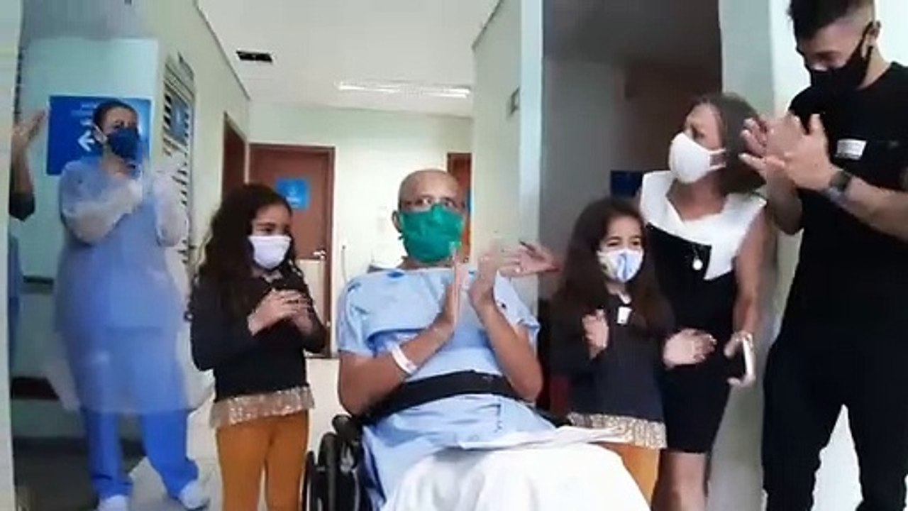 Avô reencontra netas após quatro meses internado pela COVID-19