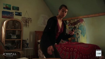 Roswell New Mexico 3x01 - Clip from Season 3 Episode 1 - Reaching Out To Liz