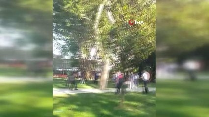 Gezi Parkı'nda zabıta ile seyyar satıcıların sopalı bıçaklı kavgası kamerada
