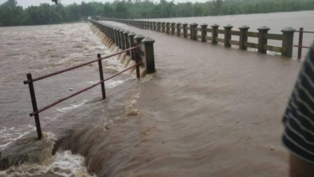 Gujarat floods: Bharuch faced huge havoc, vehicles drowned
