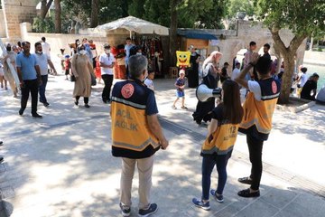 BALIKLIGÖL'DE SAĞLIK EKİPLERİ, MEGAFONLA AŞI ÇAĞRISI YAPTI