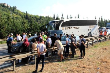 TEM'de 4 araç birbirine girdi: 4 yaralı