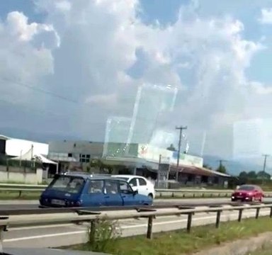 D-100 Karayolunda ters şeritte giden otomobil tehlike saçtı