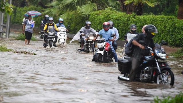 Roads waterlogged due to torrential rains in Delhi