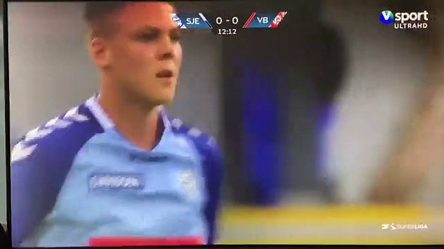 Coup franc spectaculaire tiré au Danemark