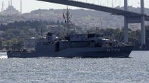 Mayın arama gemileri art arda İstanbul Boğazı'ndan geçti