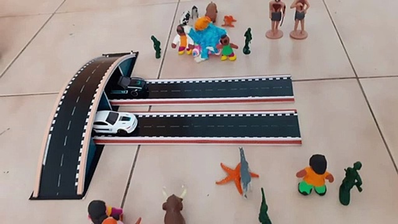 Toy car racing show (black ford mustang ending)