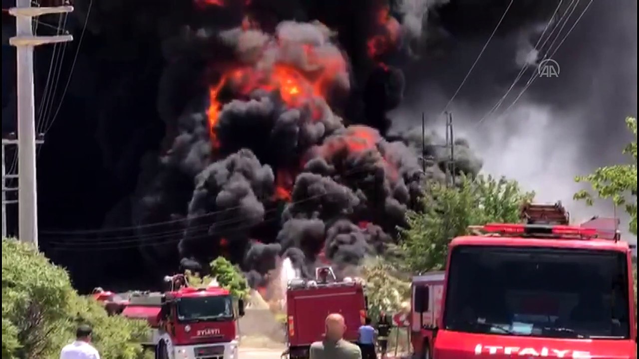GAZİANTEP - Gemi yapımında kullanılan malzemelerin bulunduğu depoda yangın