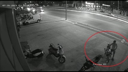Son dakika haberi! MERSİN'DE MOTOSİKLET HIRSIZLIĞI KAMERADA