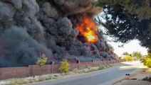 Gaziantep'teki bir depo alevlere teslim oldu! Çevredeki evler boşaltıldı, ekipler yangına müdahale ediyor