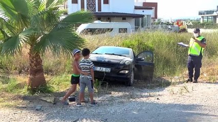 Trafik kazası sonrası araçtan çıkıp oyunlarına devam ettiler